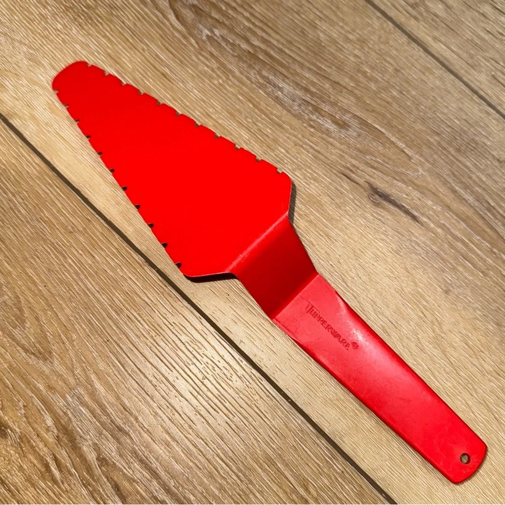 Tupperware Red Cut N Serve Serated Cake &‎ Pie Serving Spatula #1228